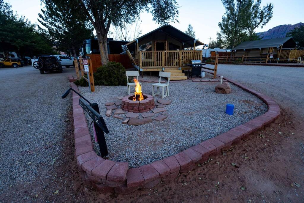 Desert Glamping Getaway Near Moab Arches Villa Esterno foto