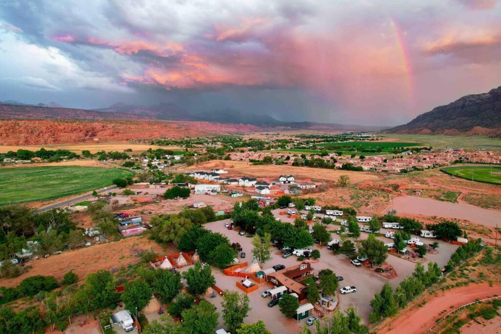 Desert Glamping Getaway Near Moab Arches Villa Esterno foto